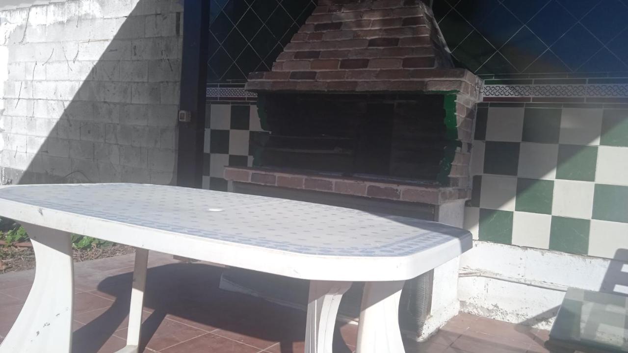 Agradable Chalet Con Piscina Para Escapadas. 치클라나 데 라 프론테라 외부 사진